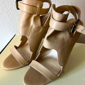 Leon Max cream leather sandal size 9
